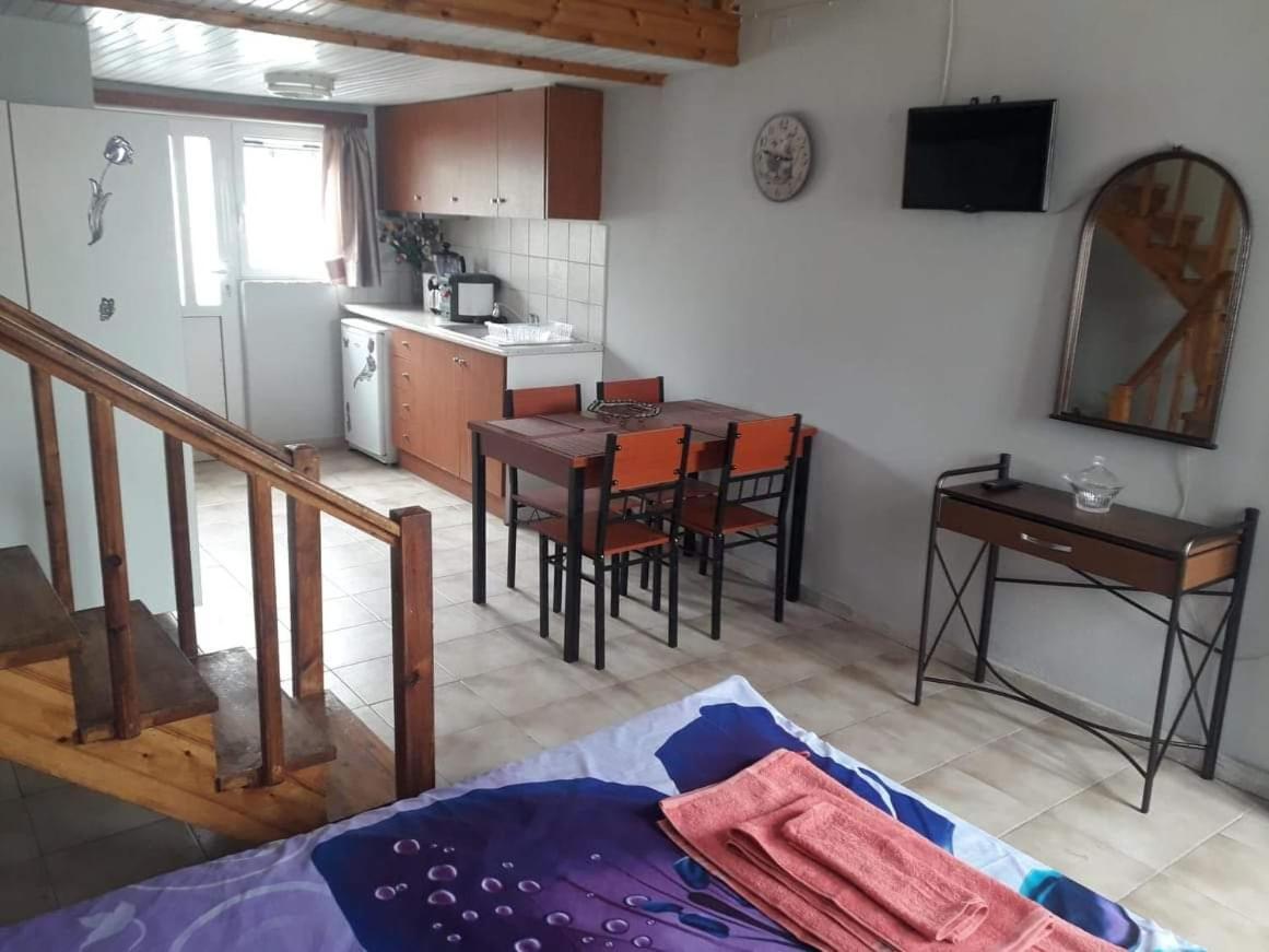 Jenny Studios Pylos Buitenkant foto