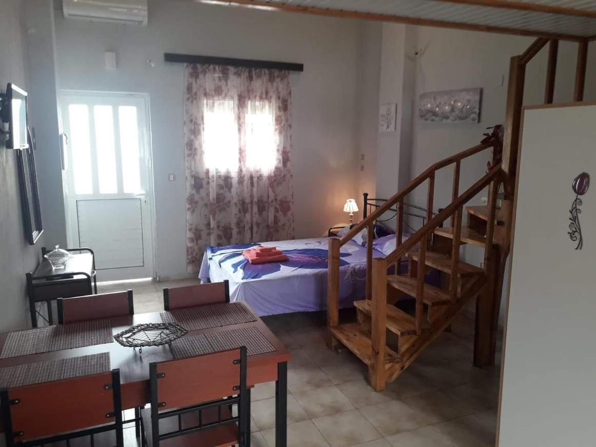 Jenny Studios Pylos Buitenkant foto
